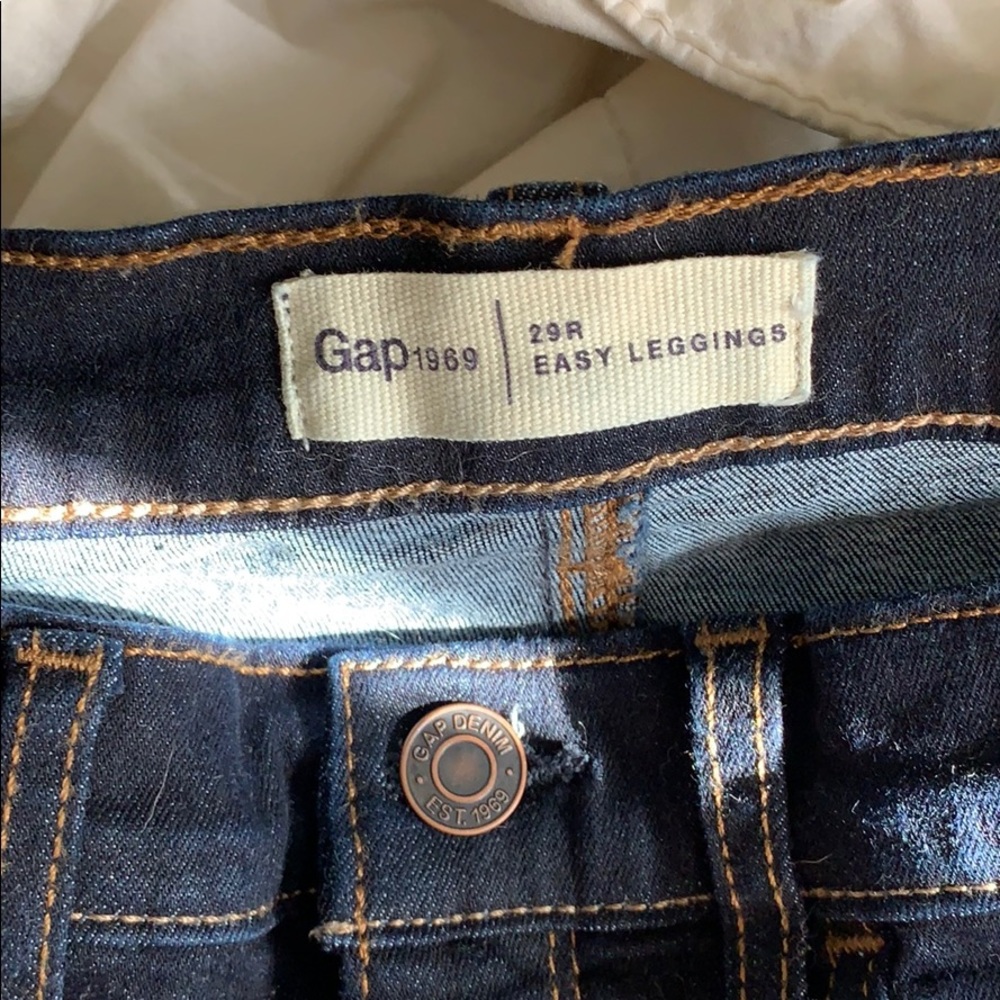 Women’s Jeans// GAP Easy Legging// 29r